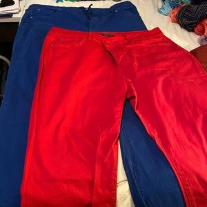 2 PAIR WOMENS JEANS/PANTS